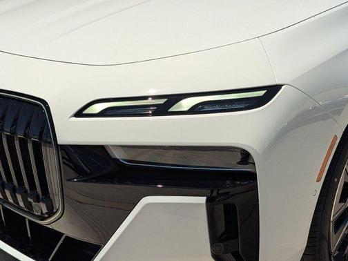 2025 BMW 760 760i xDrive