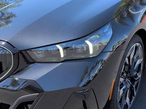 Black Sapphire Metallic 2026 BMW i5 eDrive40