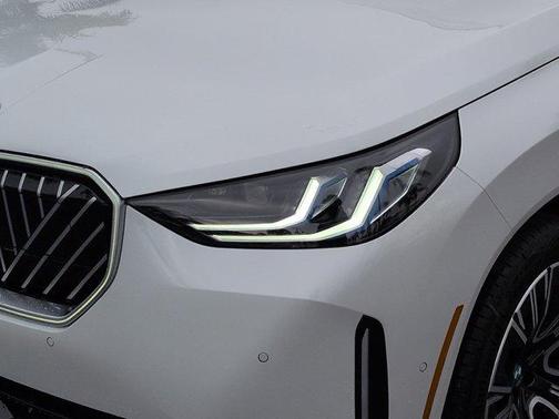 Mineral White Metallic 2026 BMW X3 30 xDrive