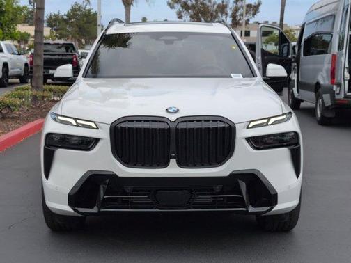 Alpine White 2027 BMW X7 xDrive40i