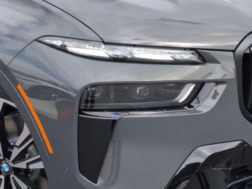 Gray Metallic 2027 BMW X7 xDrive40i