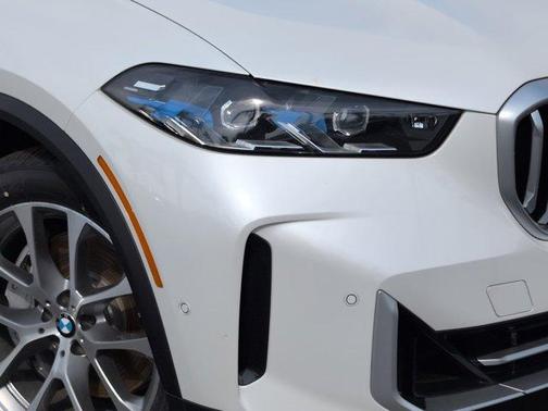 Mineral White Metallic 2026 BMW X5 PHEV xDrive50e