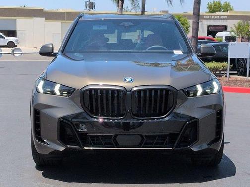 Manhattan Green Metallic 2026 BMW X5 PHEV xDrive50e