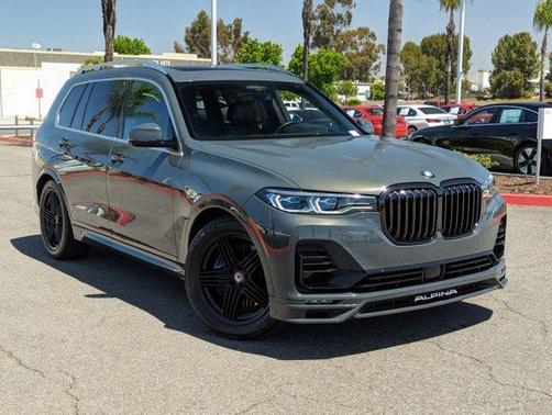 2022 BMW X7 M50i