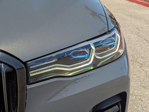2022 BMW X7 M50i