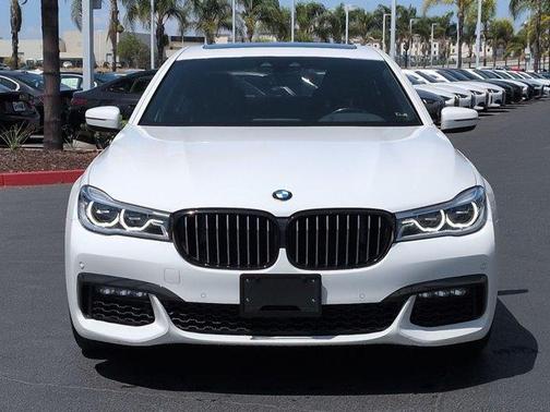 Alpine White 2019 BMW 750 i