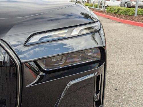 2025 BMW 750e xDrive