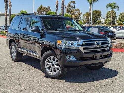 2017 Toyota Land Cruiser V8