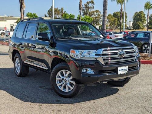 2017 Toyota Land Cruiser V8