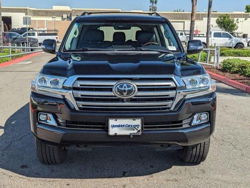 2017 Toyota Land Cruiser V8