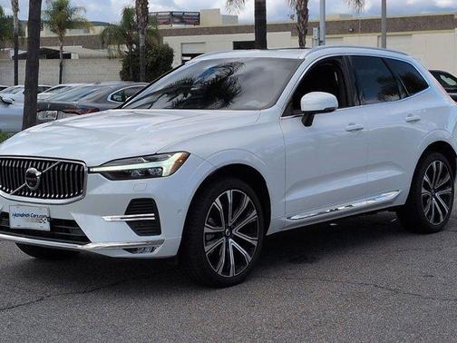 2023 Volvo XC60 B6 Ultimate Bright Theme