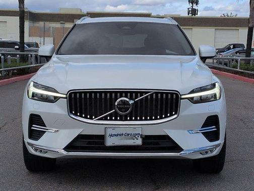 2023 Volvo XC60 B6 Ultimate Bright Theme