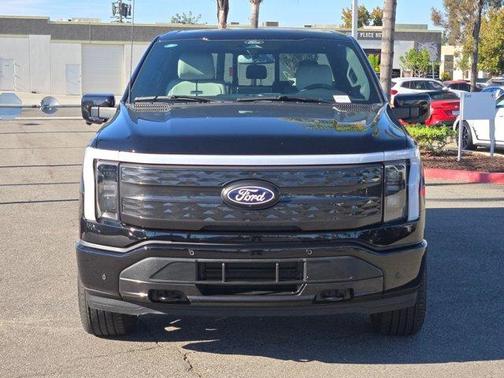 2025 Ford F-150 Lightning Platinum