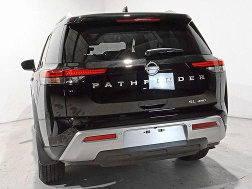 2025 Nissan Pathfinder SL 4WD