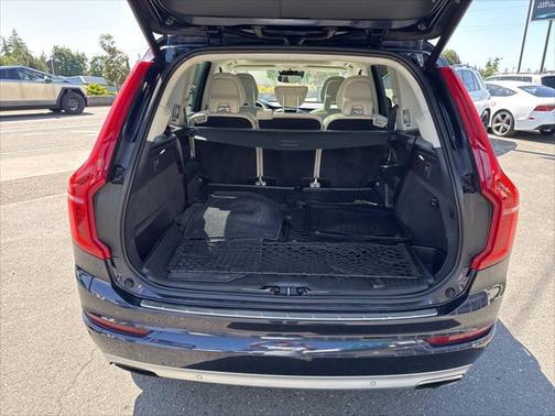 2016 Volvo XC90 T6 Momentum