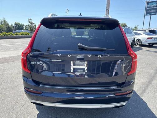 2016 Volvo XC90 T6 Momentum