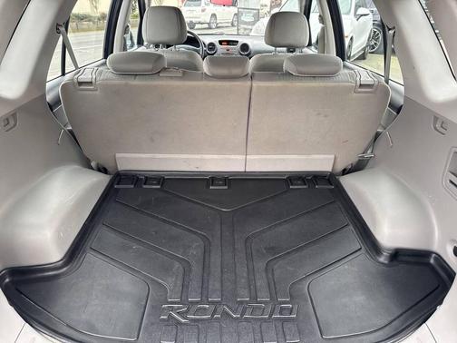 2008 Kia Rondo LX