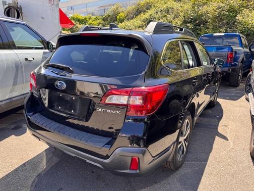 Crystal Black Silica 2018 Subaru Outback 2.5i Limited
