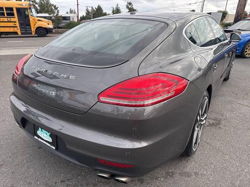 2014 Porsche Panamera 4S