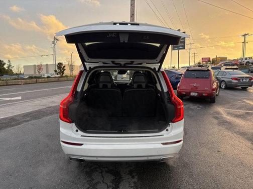 2020 Volvo XC90 T6 Momentum