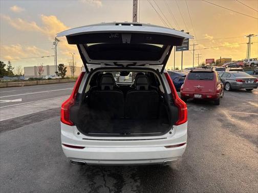 2020 Volvo XC90 T6 Momentum