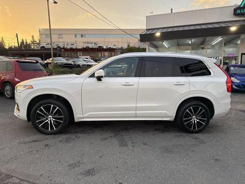 2020 Volvo XC90 T6 Momentum