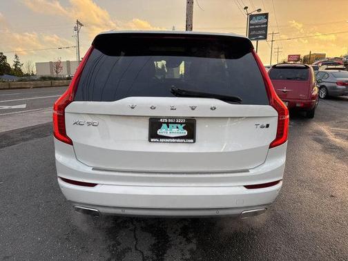 2020 Volvo XC90 T6 Momentum