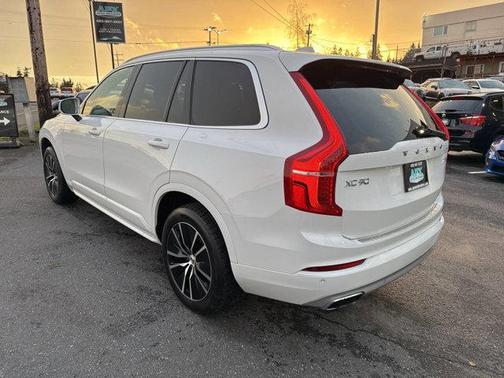 2020 Volvo XC90 T6 Momentum