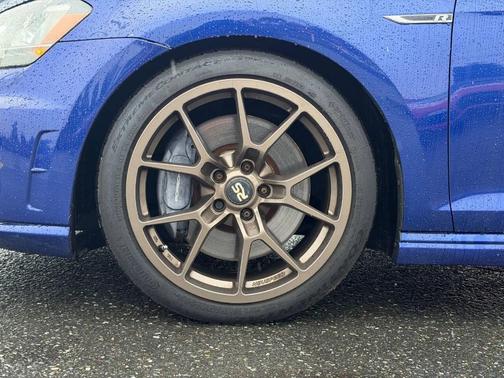 2016 Volkswagen Golf R 2.0T DSG