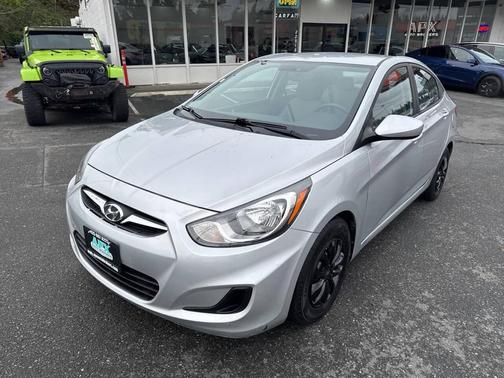 2013 Hyundai Accent SE
