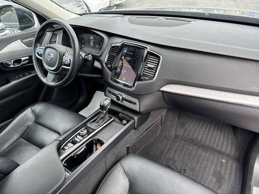 Savile Grey Metallic 2021 Volvo XC90 T5 Momentum