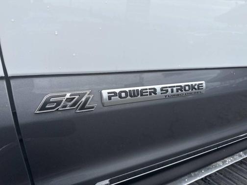 Oxford White 2022 Ford F-250 Lariat