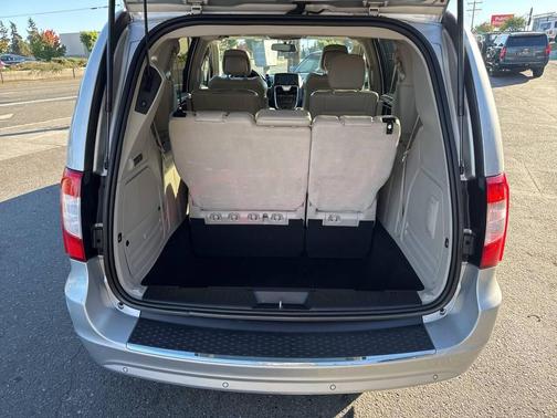 2011 Chrysler Town & Country Limited