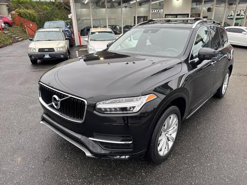 2016 Volvo XC90 T6 Momentum