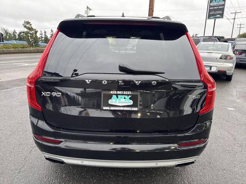 2016 Volvo XC90 T6 Momentum