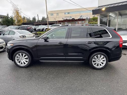 2016 Volvo XC90 T6 Momentum