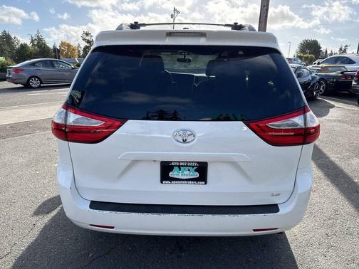 2017 Toyota Sienna LE