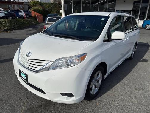 2017 Toyota Sienna LE