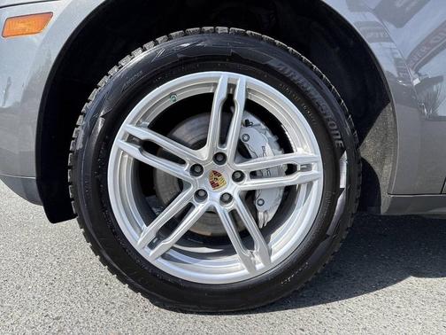 Agate Gray Metallic 2016 Porsche Macan Macan S