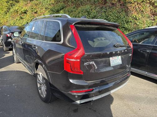 2016 Volvo XC90 T6 Momentum