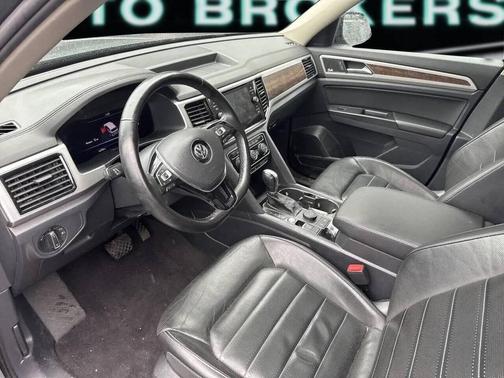 Platinum Gray Metallic 2019 Volkswagen Atlas 3.6L SEL Premium