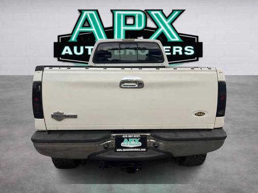 Oxford White Clearcoat 2005 Ford F-250 Lariat