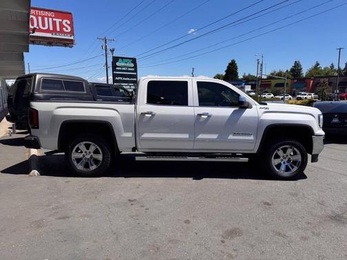 White Frost Tricoat 2018 GMC Sierra 1500 SLT