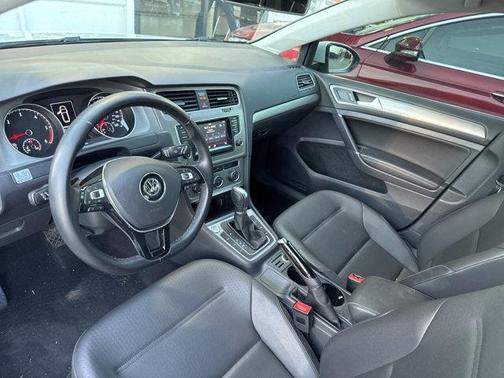 2015 Volkswagen Golf SportWagen TDI S 4-Door