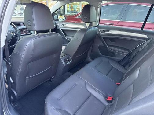 2015 Volkswagen Golf SportWagen TDI S 4-Door