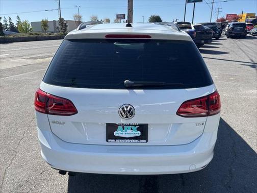 2015 Volkswagen Golf SportWagen TDI S 4-Door
