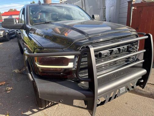2020 RAM 3500 Laramie Crew Cab 4x4 8' Box