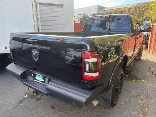 2020 RAM 3500 Laramie Crew Cab 4x4 8' Box