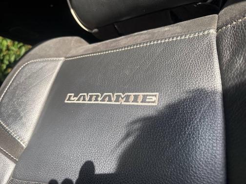 2020 RAM 3500 Laramie Crew Cab 4x4 8' Box
