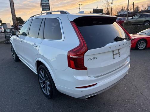 2018 Volvo XC90 T6 Momentum